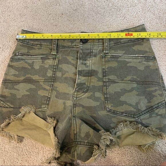 WE The Free Camo shorts green army print Sz 28 - Picture 5 of 9